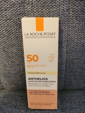 La Roche-Posay Anthelios Sunscreen SPF 40 Ultra-Light Fluid Broad Spectrum NEW